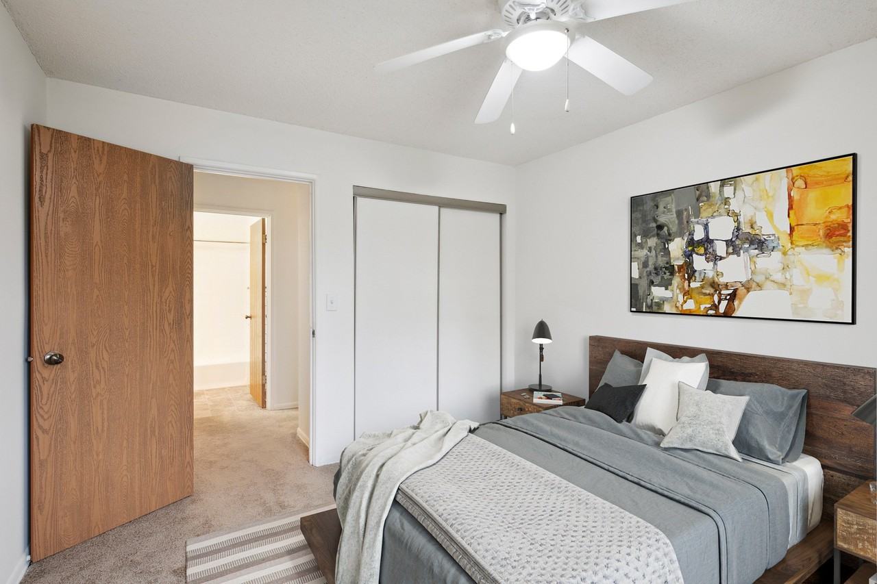 Minnehaha Manor - Photo 6 of 14