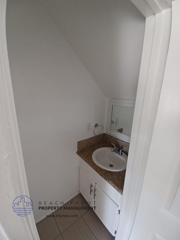 314 Hermosa Ave. - Photo 5 of 10