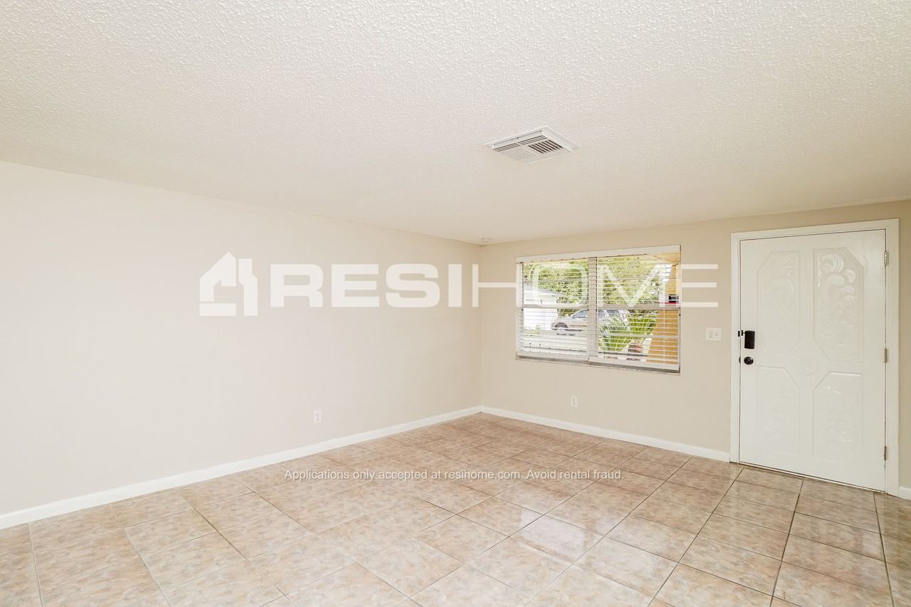 6349 Ridge Crest Dr - Photo 3 of 24