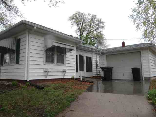 1725 NW Belvoir Ct - Photo 3 of 15