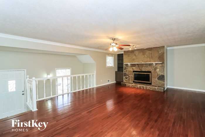 4505 Laurie Ln - Photo 2 of 15