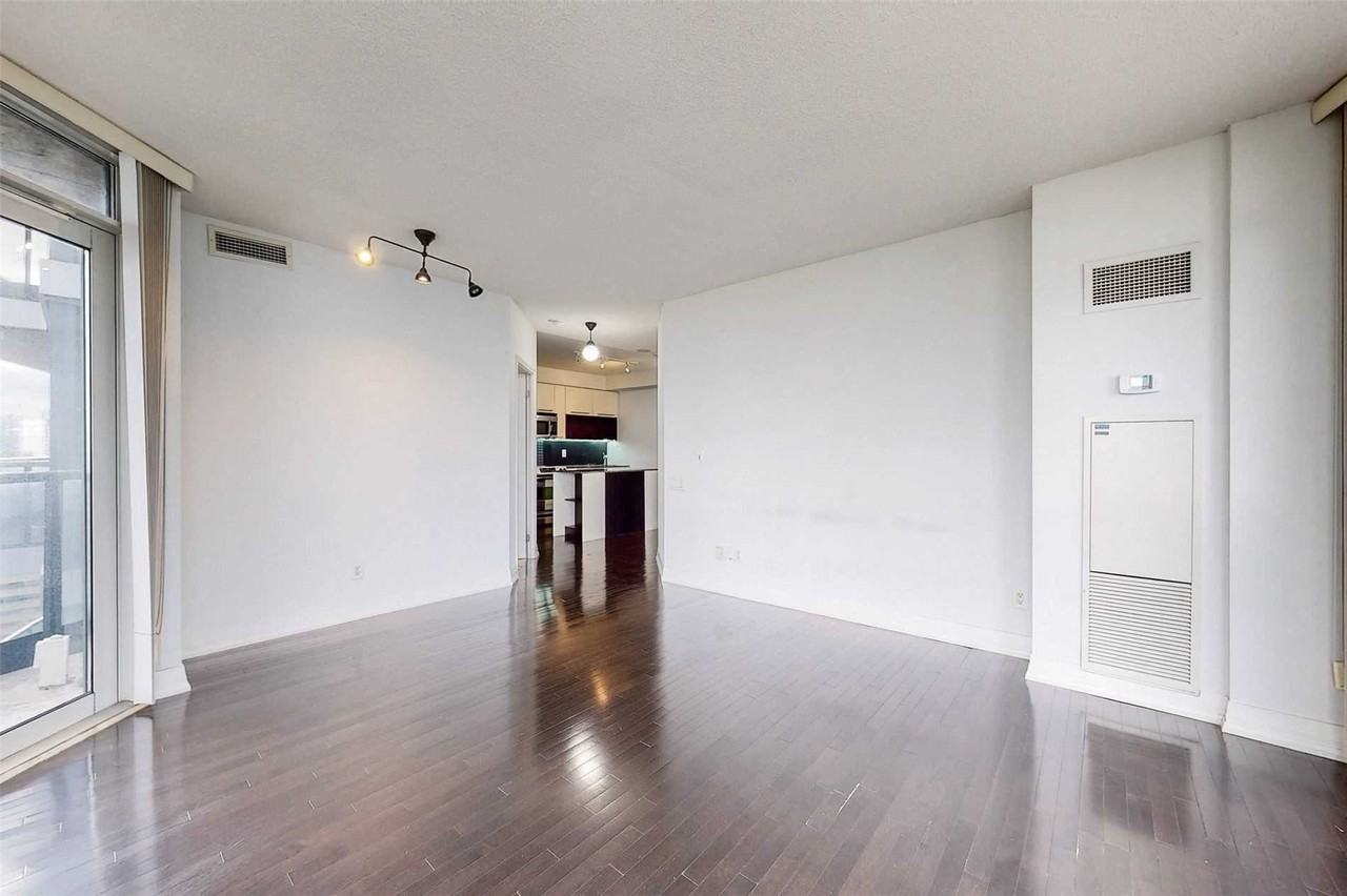 21 Carlton Street - Photo 5 of 26