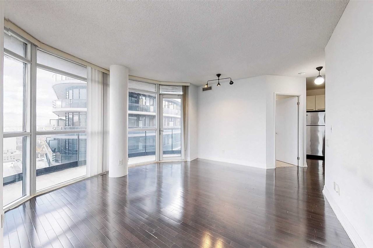 21 Carlton Street - Photo 4 of 26