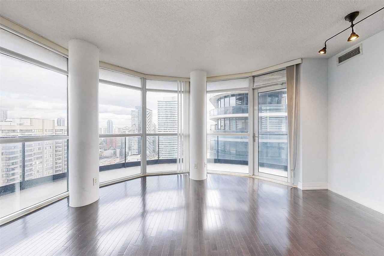 21 Carlton Street - Photo 3 of 26