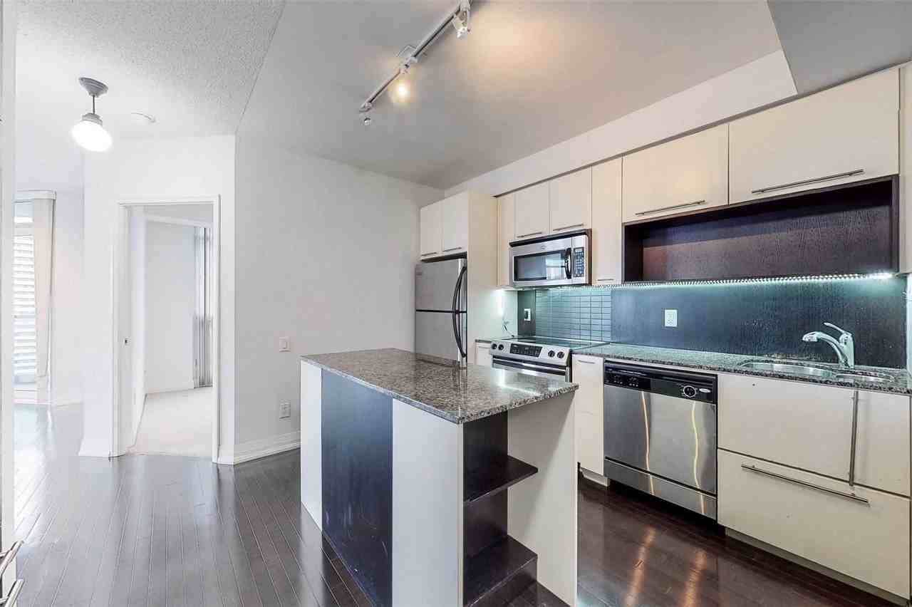 21 Carlton Street - Photo 6 of 26