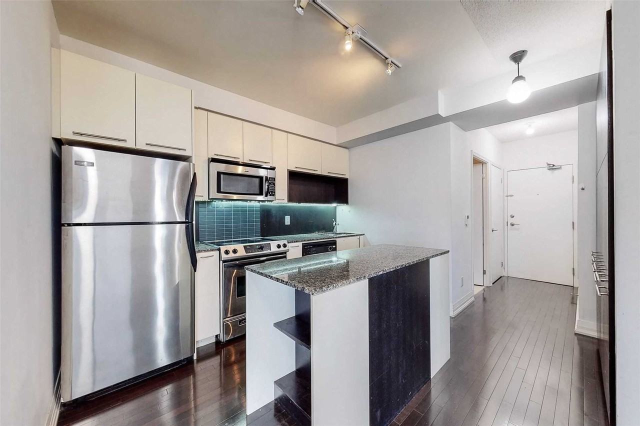 21 Carlton Street - Photo 7 of 26