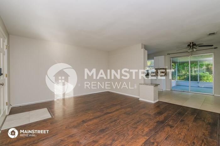 3177 Stratford Dr - Photo 3 of 16