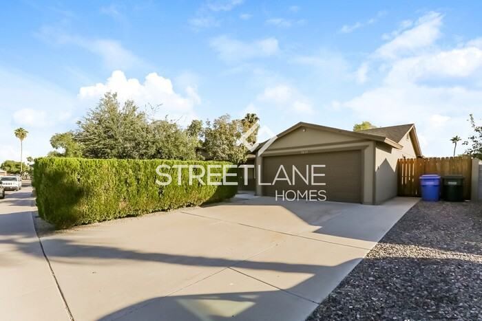 3613 E Pershing Ave - Photo 3 of 16