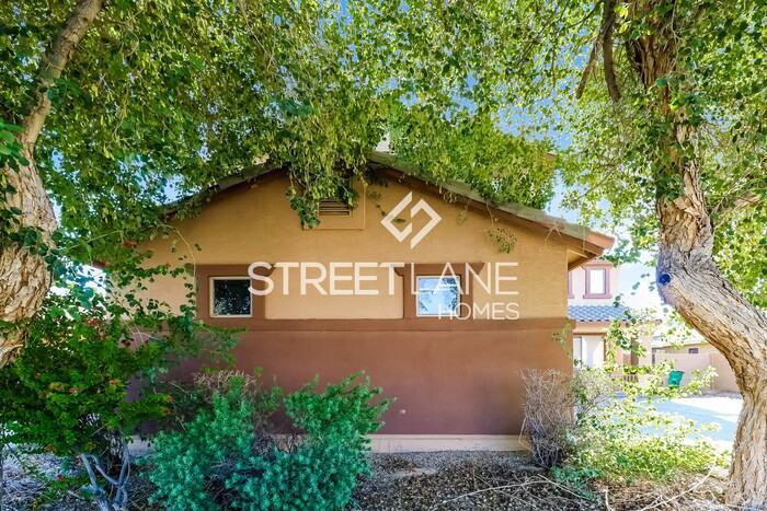 16591 W Mckinley St - Photo 2 of 15