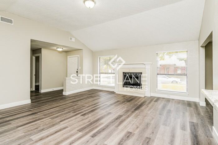 801 Sandhurst Dr - Photo 2 of 15