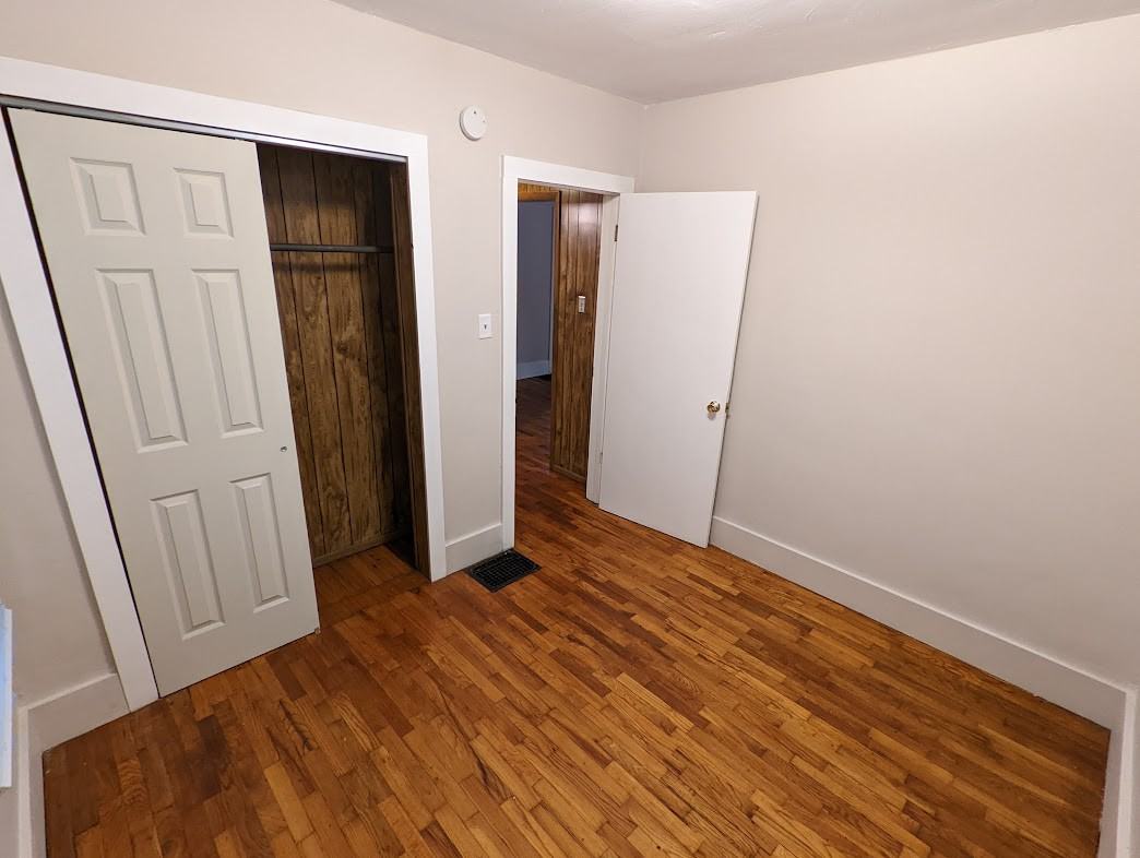 908 W Eureka St #1 - Photo 2 of 12