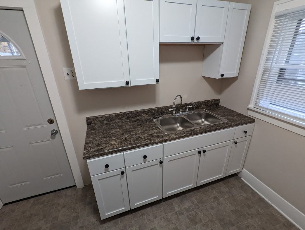 908 W Eureka St #1 - Photo 5 of 12