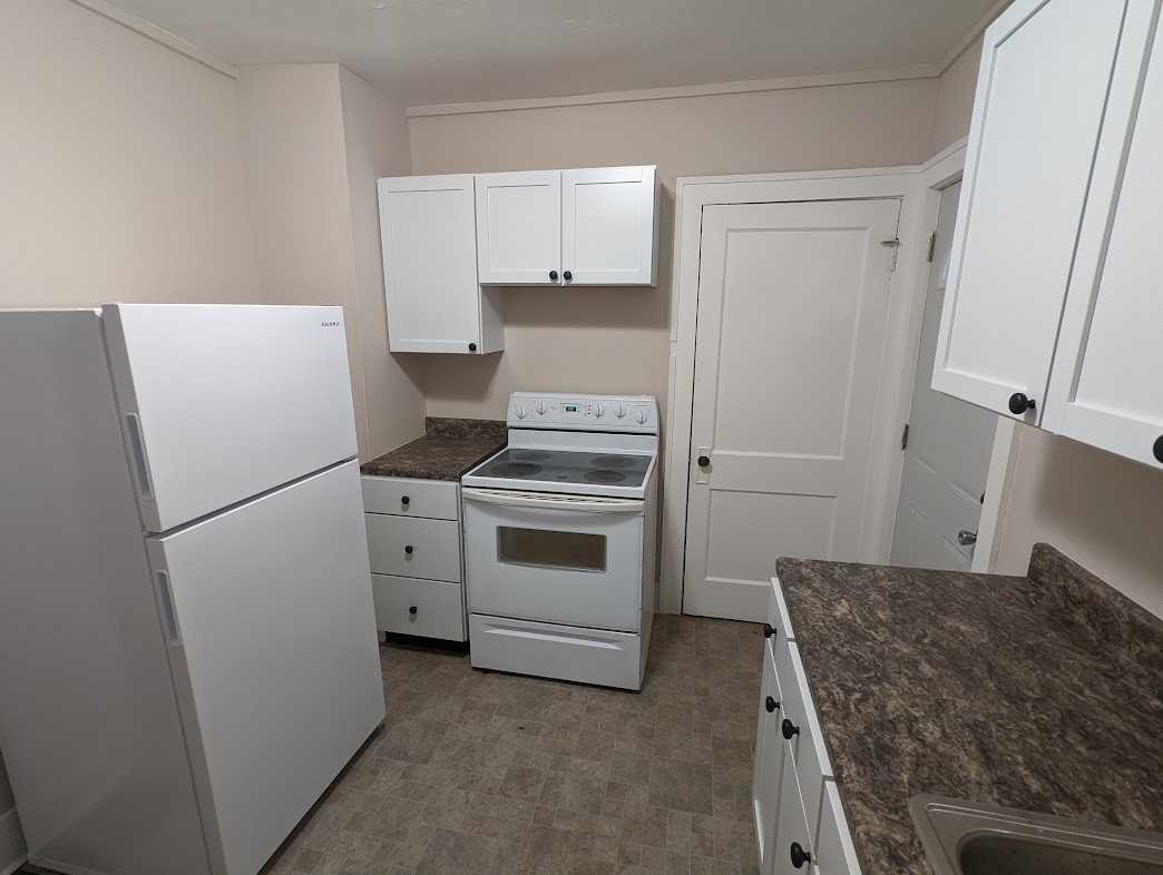 908 W Eureka St #1 - Photo 6 of 12
