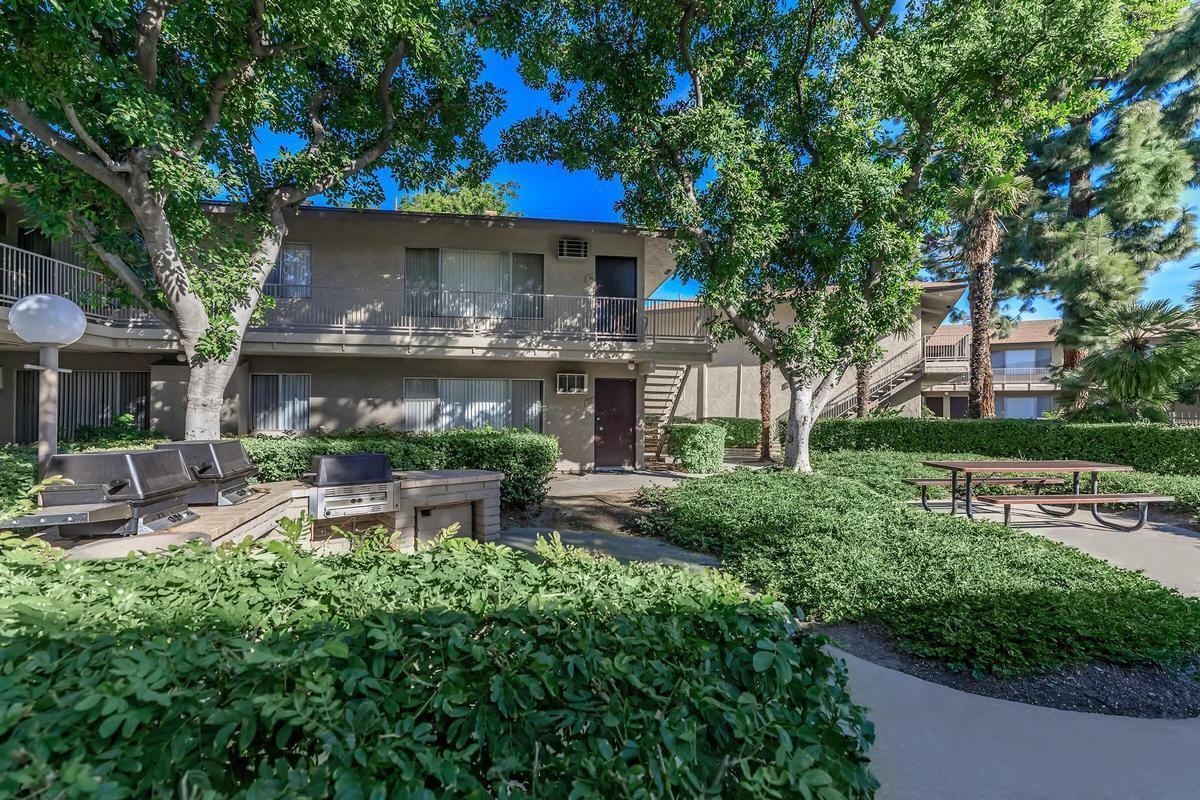 400 S Sunkist St - Photo 3 of 22