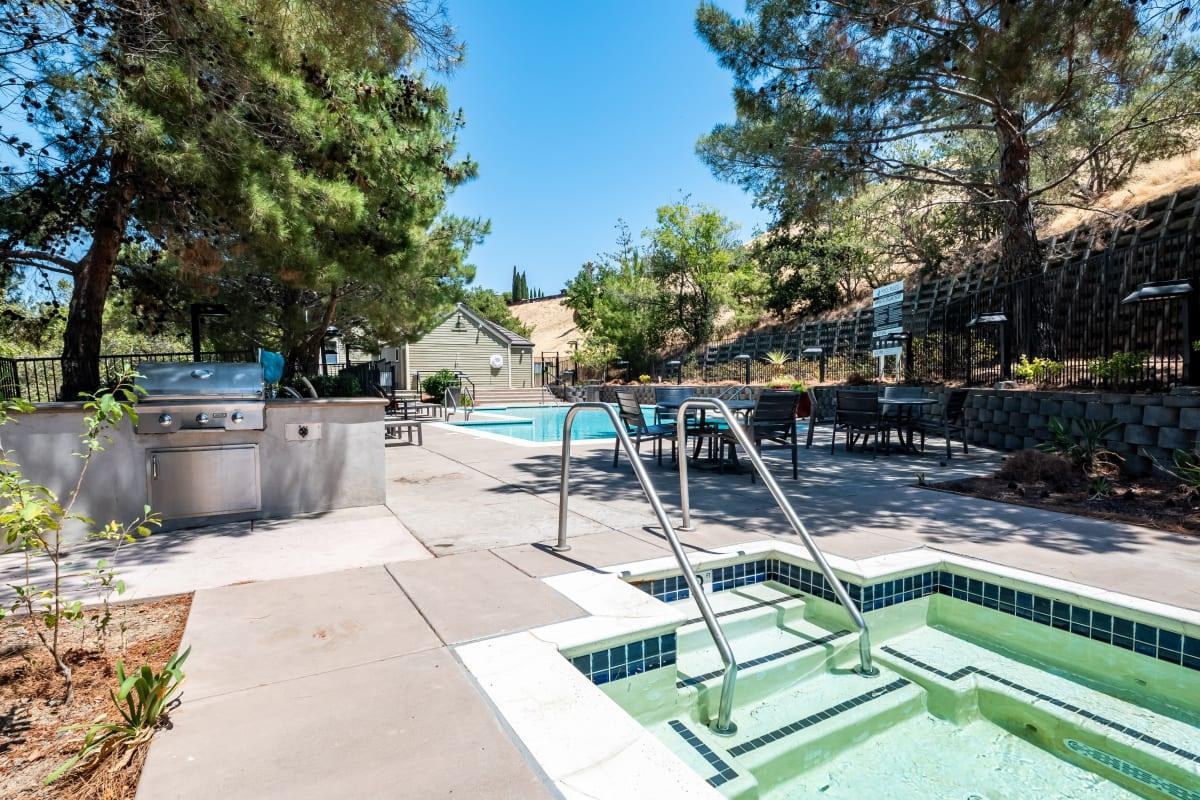 1000 Pheasant Dr - Photo 3 of 39