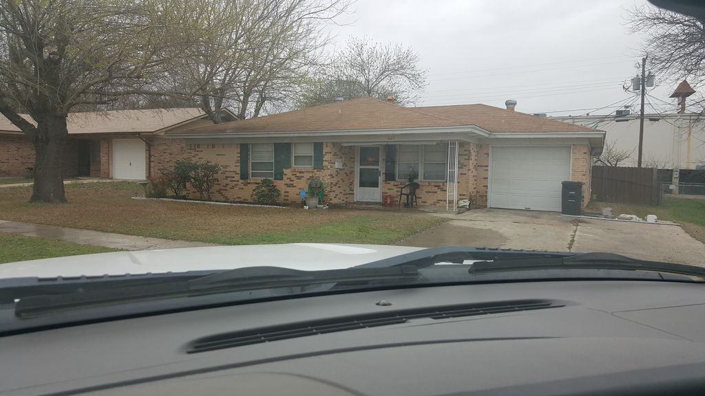 621 Bishop Dr - Photo 2 of 2