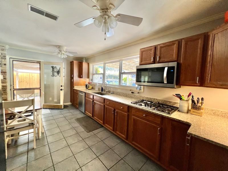 334 Plymouth Ave #1 - Photo 7 of 40