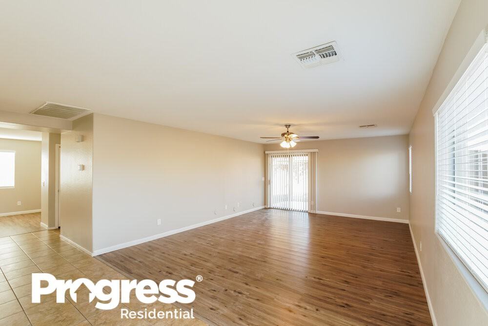 7432 S Skylark Ln - Photo 3 of 21