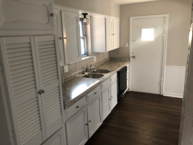 852 Oak Forest Dr - Photo 3 of 7