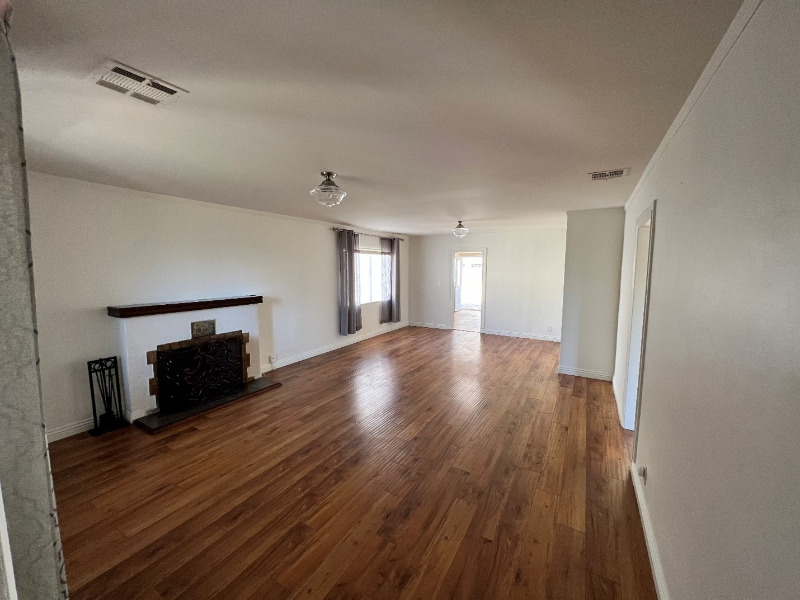 2075 Watson St - Photo 3 of 18