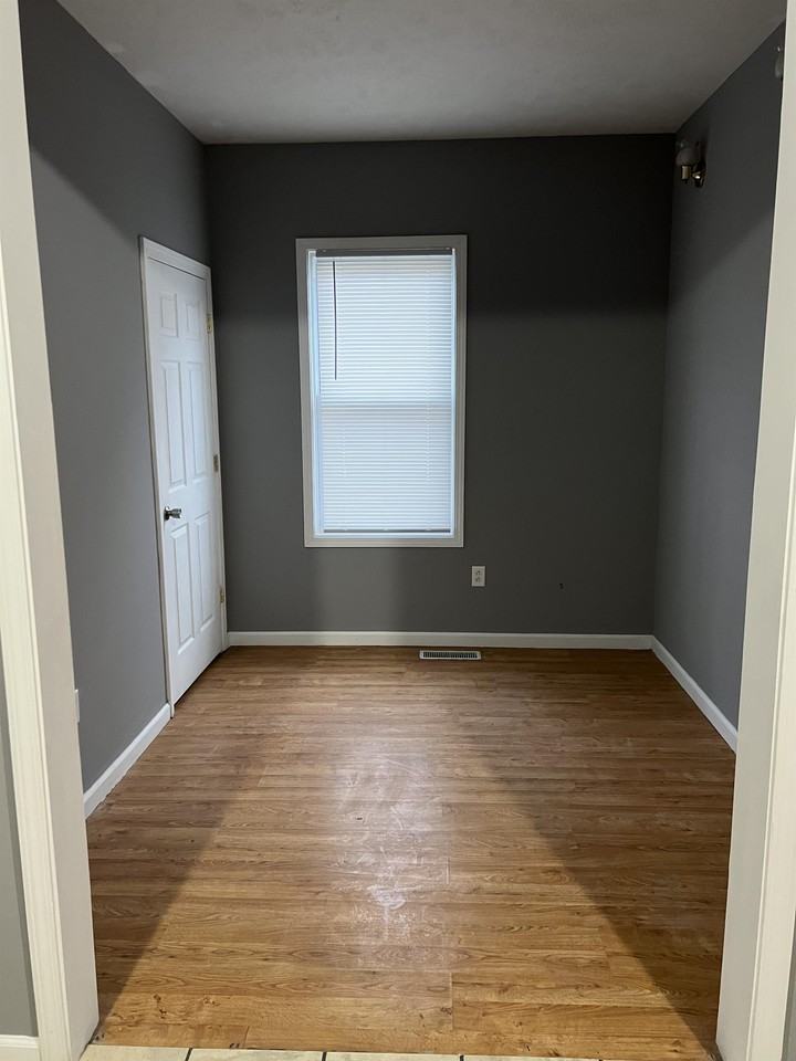 1011 S Greenlawn Ave #1 - Photo 4 of 15