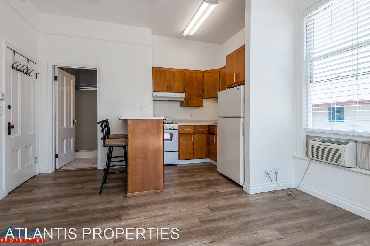 232 S. 10th Street - Photo 2 of 10