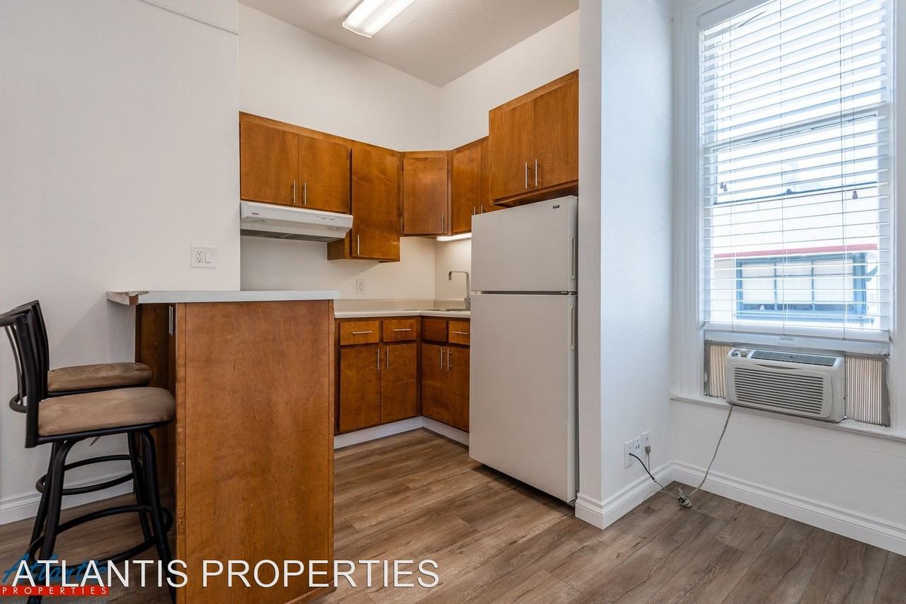 232 S. 10th Street - Photo 3 of 10