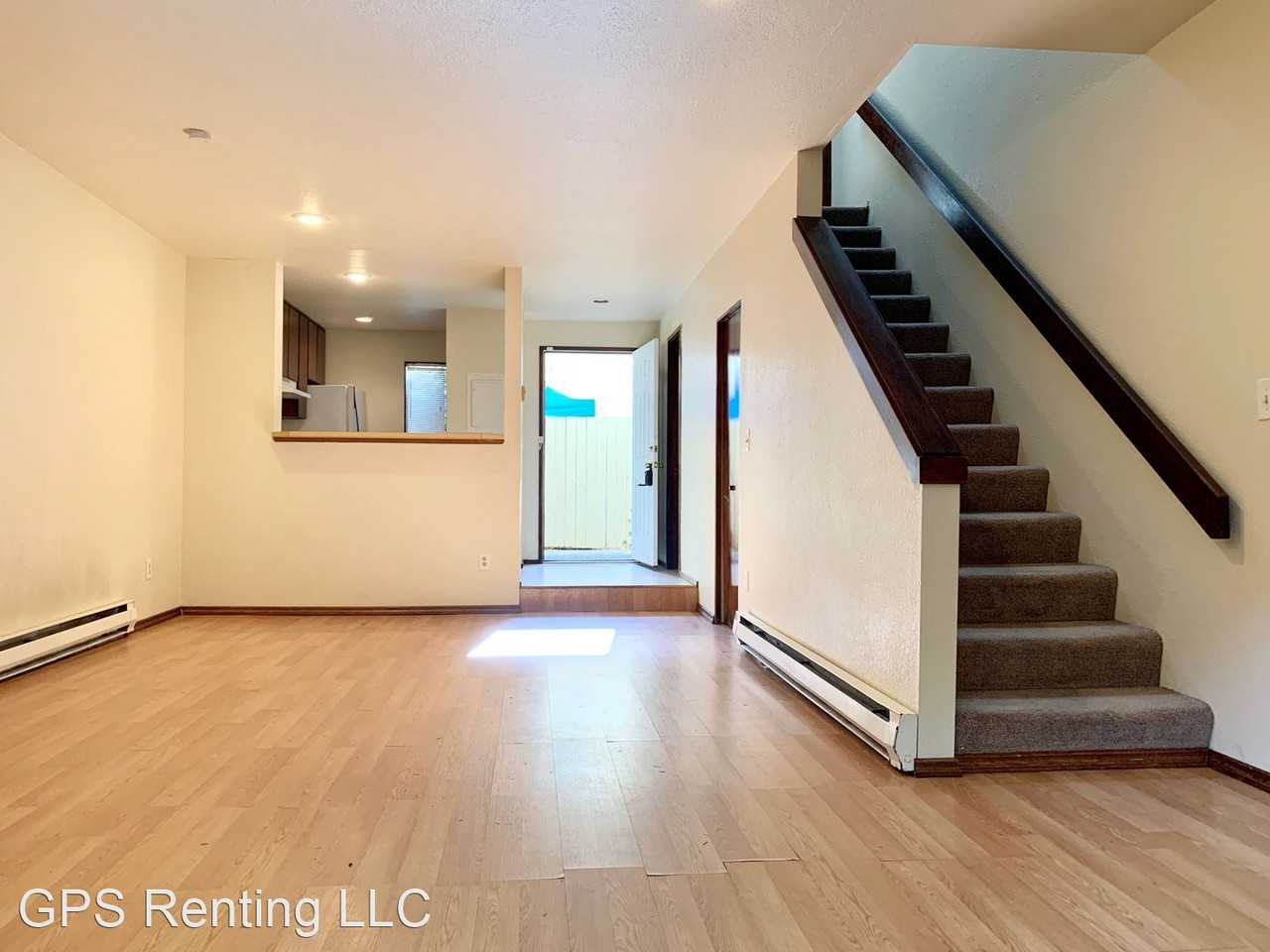 2522 NE 195th St - Photo 3 of 14