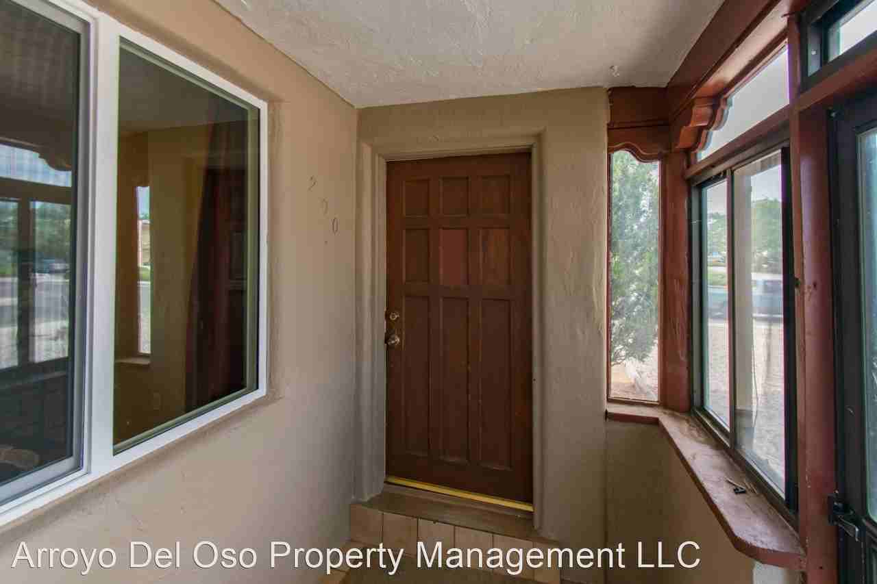 200 Cardenas Dr Ne - Photo 3 of 20