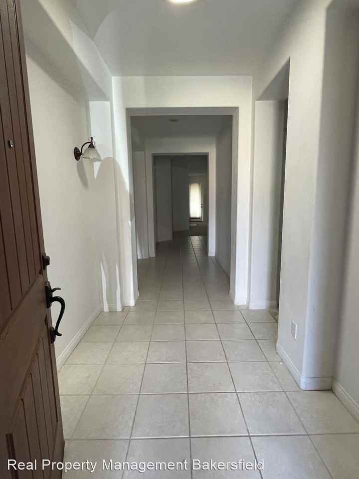 11705 Lynepark Dr - Photo 2 of 14