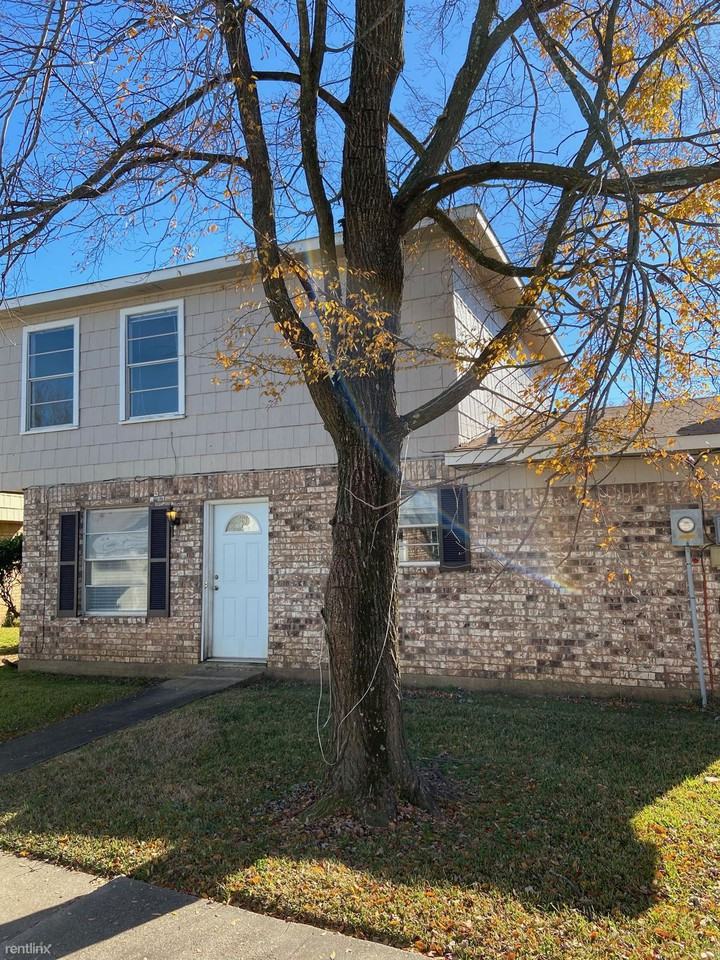 105 Carriage Square Dr - Photo 2 of 10