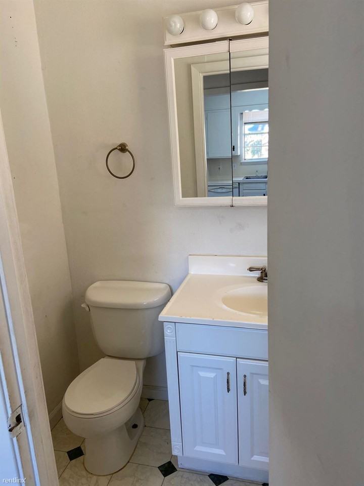 105 Carriage Square Dr - Photo 3 of 10