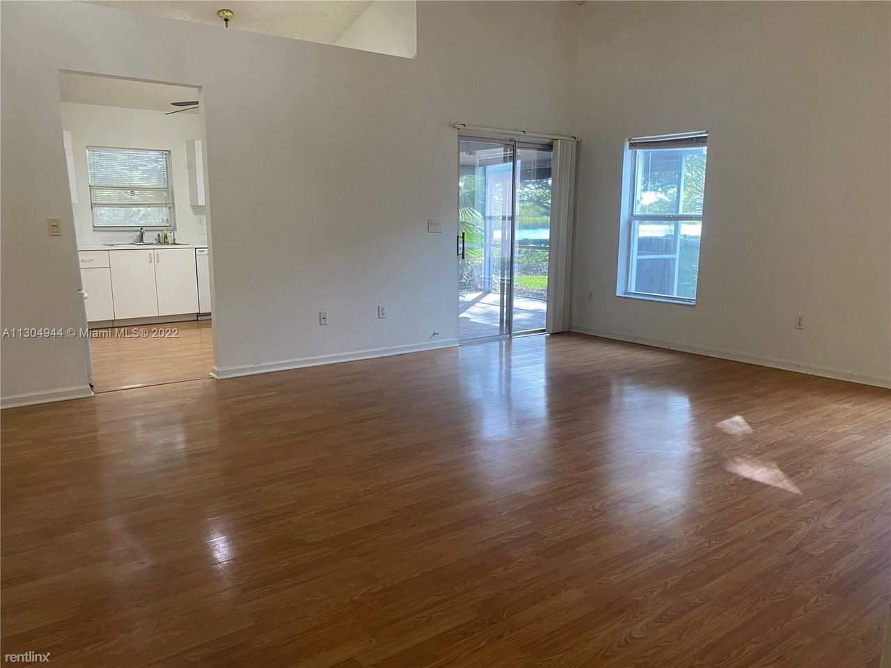 540 Se 21st Ln - Photo 3 of 10