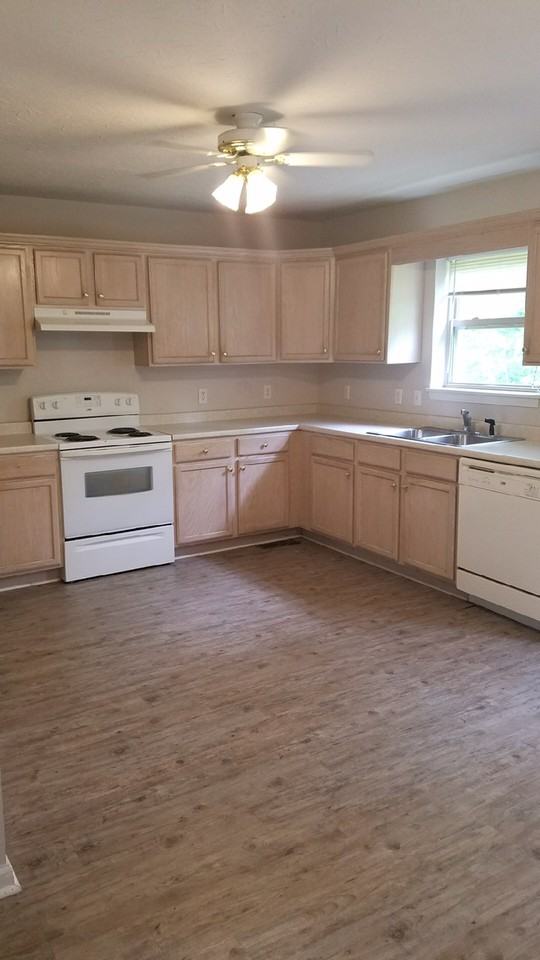 125 Oakley Cir - Photo 3 of 9