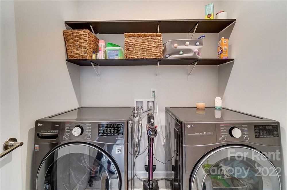 3015 Dindle Dr - Photo 3 of 26