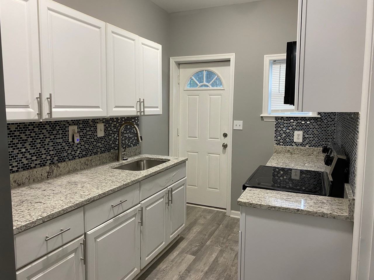 2922 Grantley Avenue - Photo 3 of 11