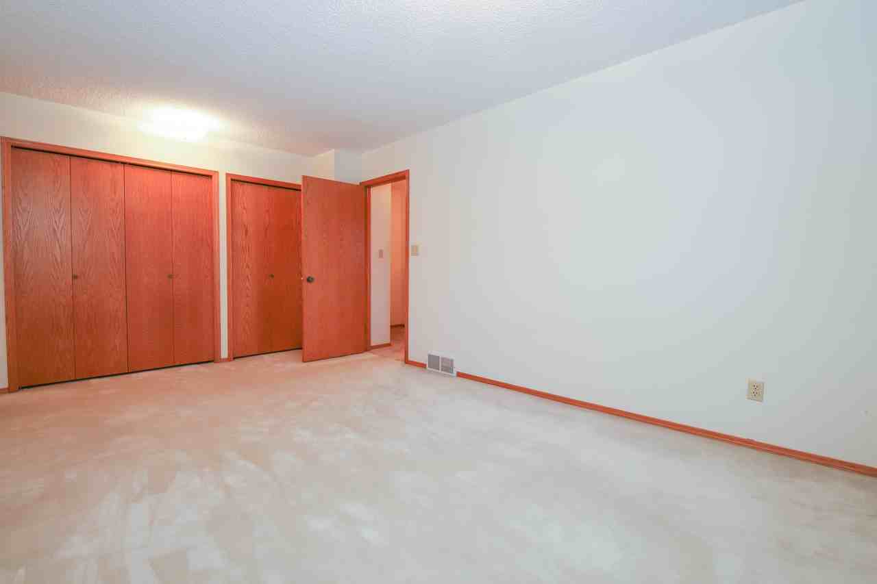 9815 70 Avenue Northwest - Photo 3 of 19