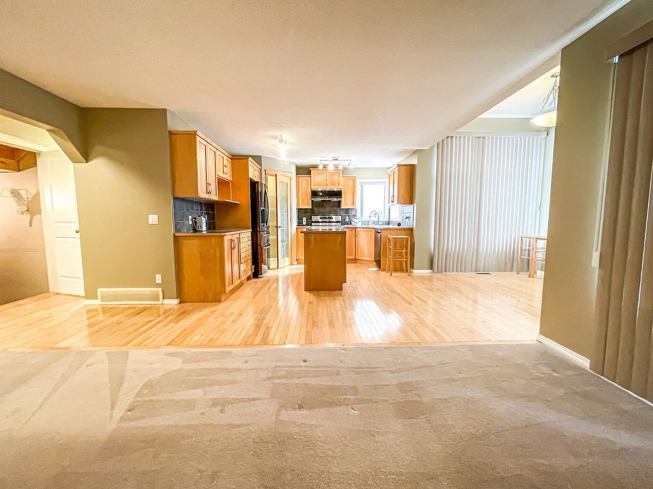 87 Cranwell Crescent Southeast - Photo 3 of 29
