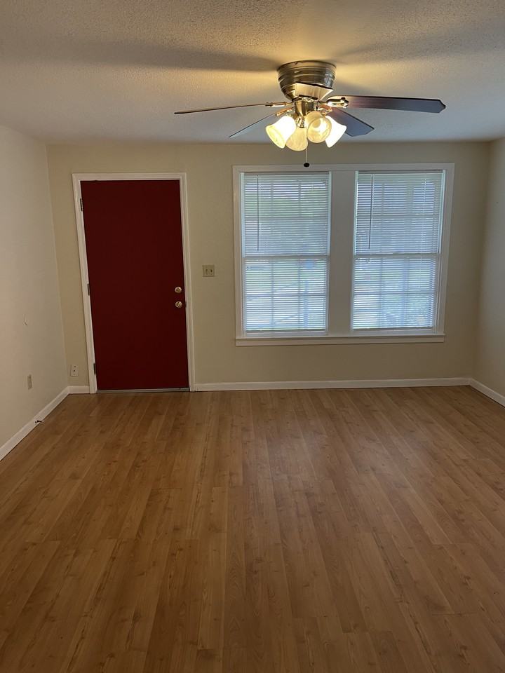 732 W Market St - Photo 3 of 11