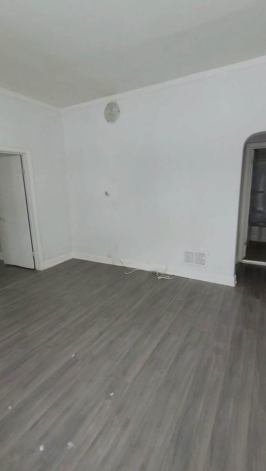 275 Andrews St - Photo 2 of 9