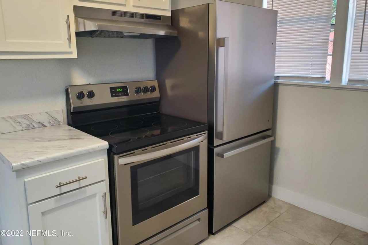 1331 W 25th St - Photo 3 of 14