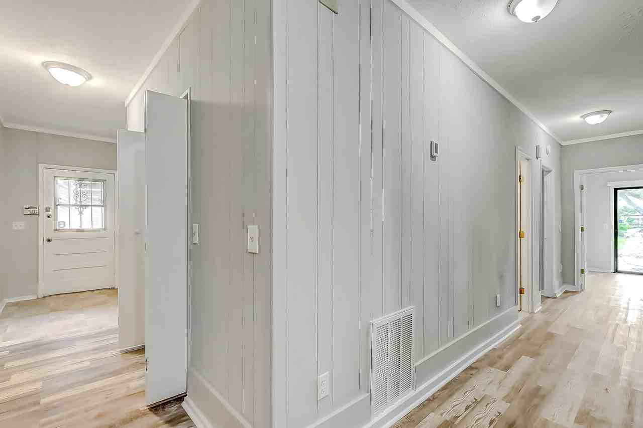 W 6th St - Photo 4 of 30