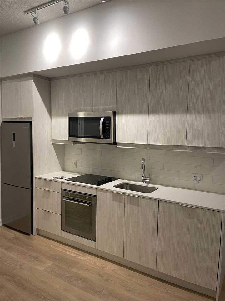 32 Forest Manor Road - Photo 3 of 7