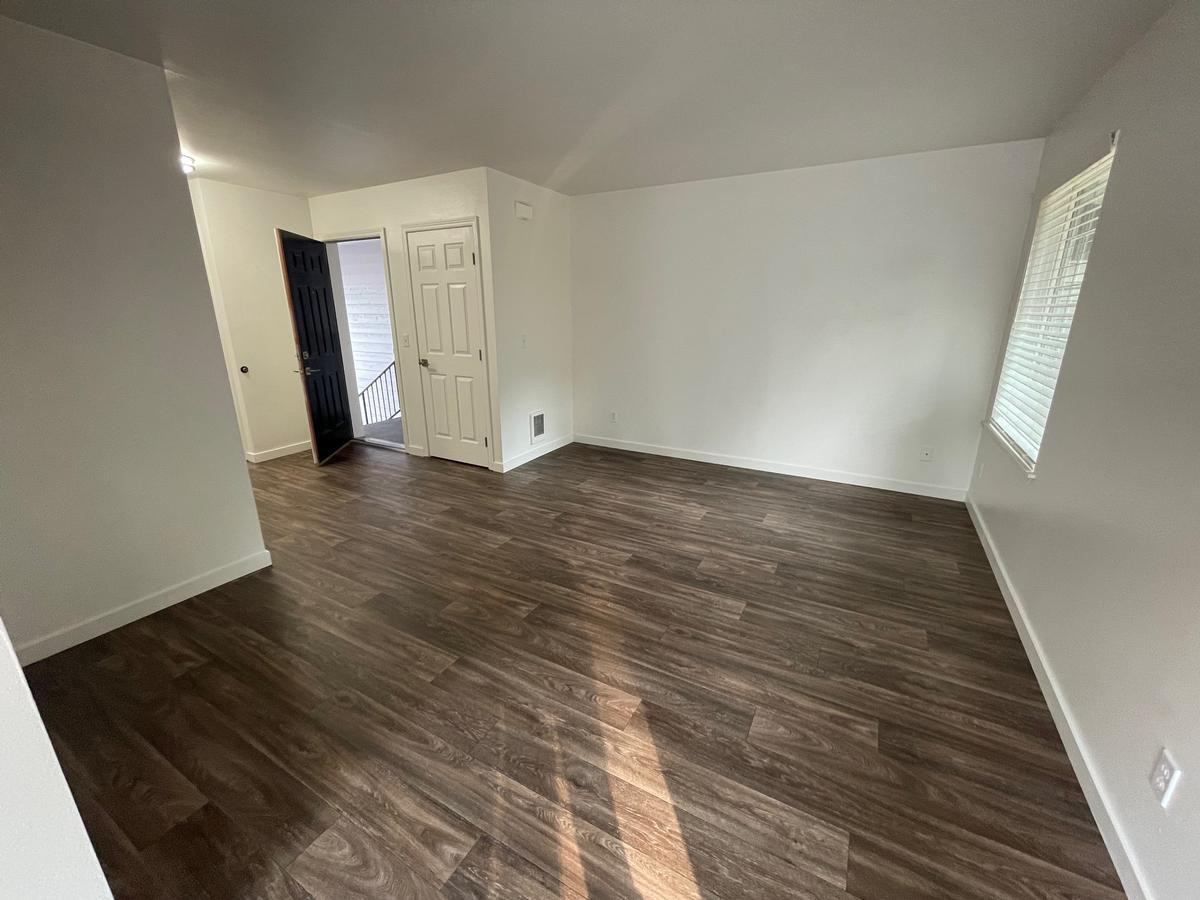 7980 200th St Ne - Photo 4 of 13