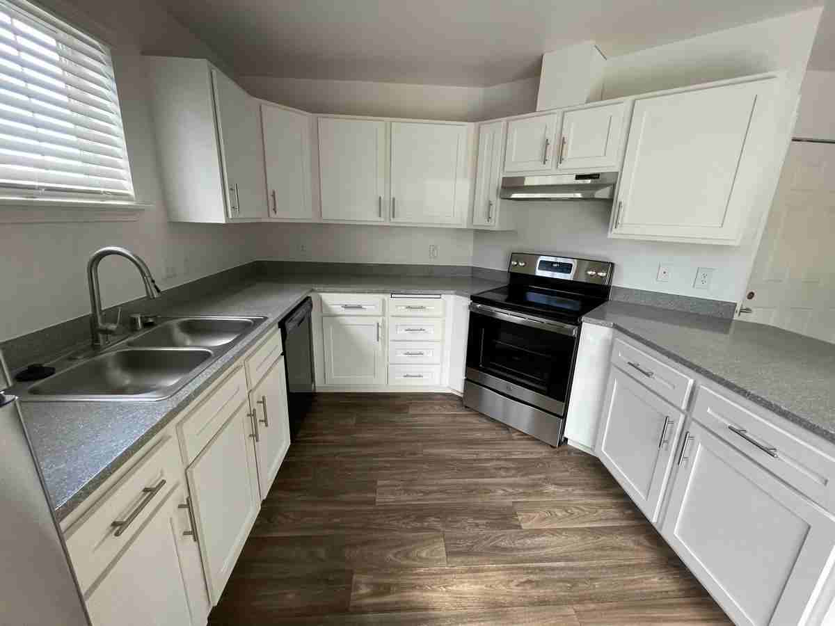 7980 200th St Ne - Photo 2 of 6