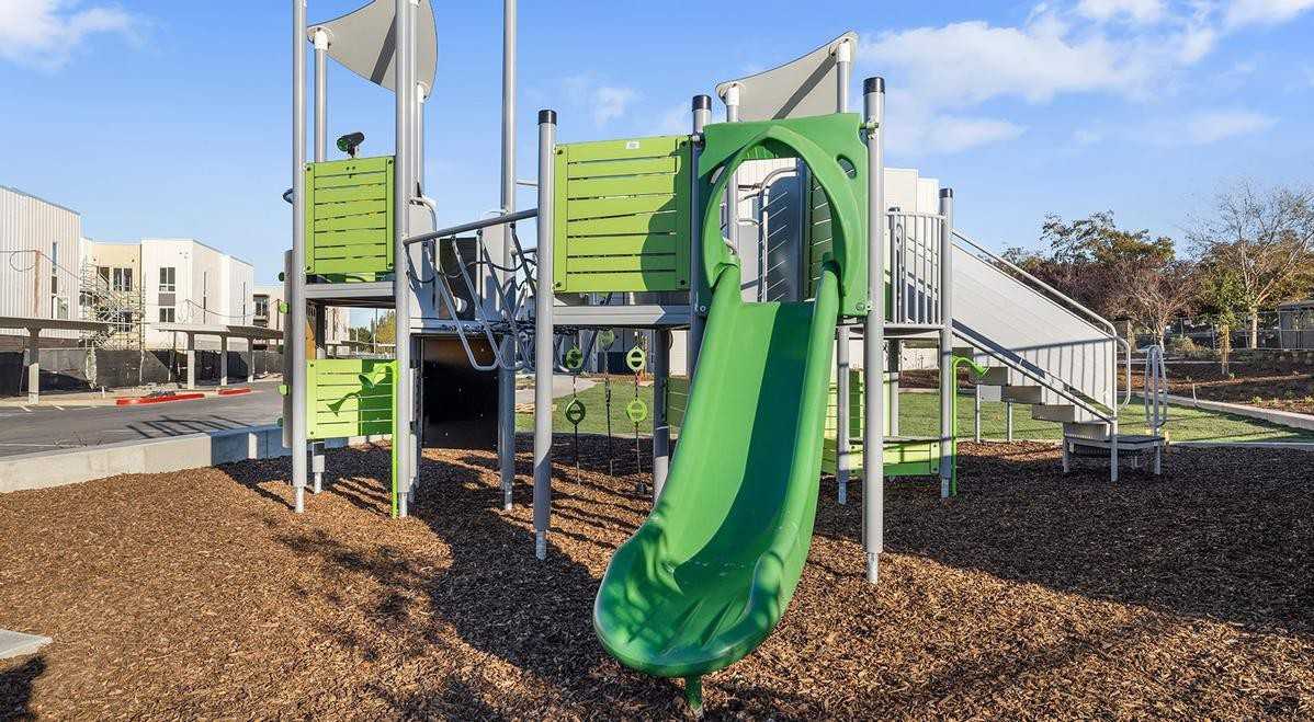 351 E Valpico Rd - Photo 2 of 25