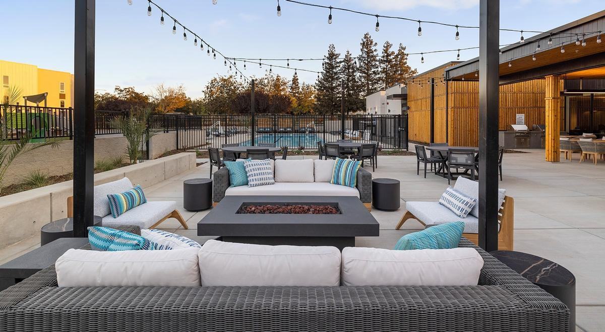 351 E Valpico Rd - Photo 4 of 25