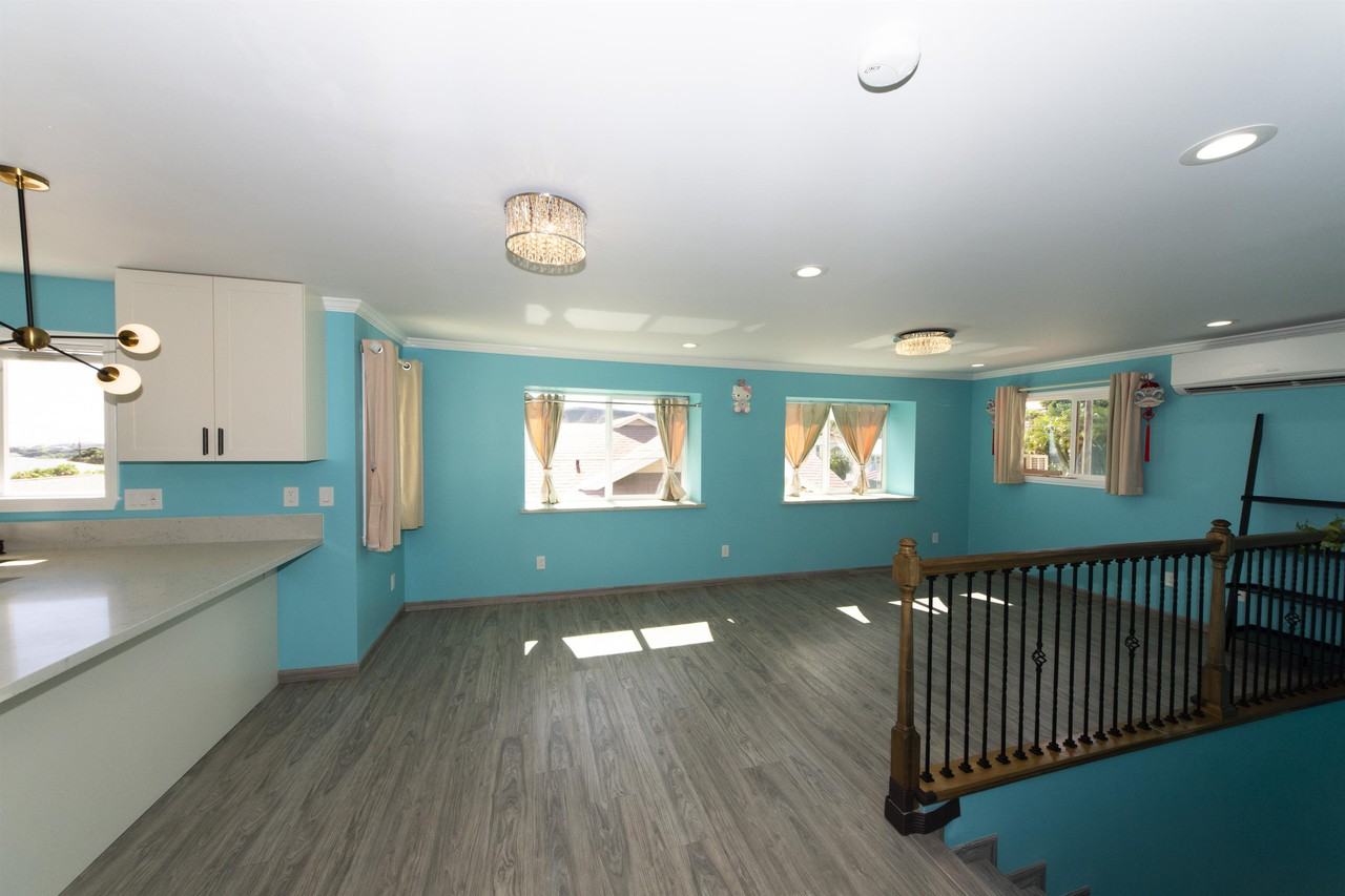 933 18th Ave - Photo 2 of 10