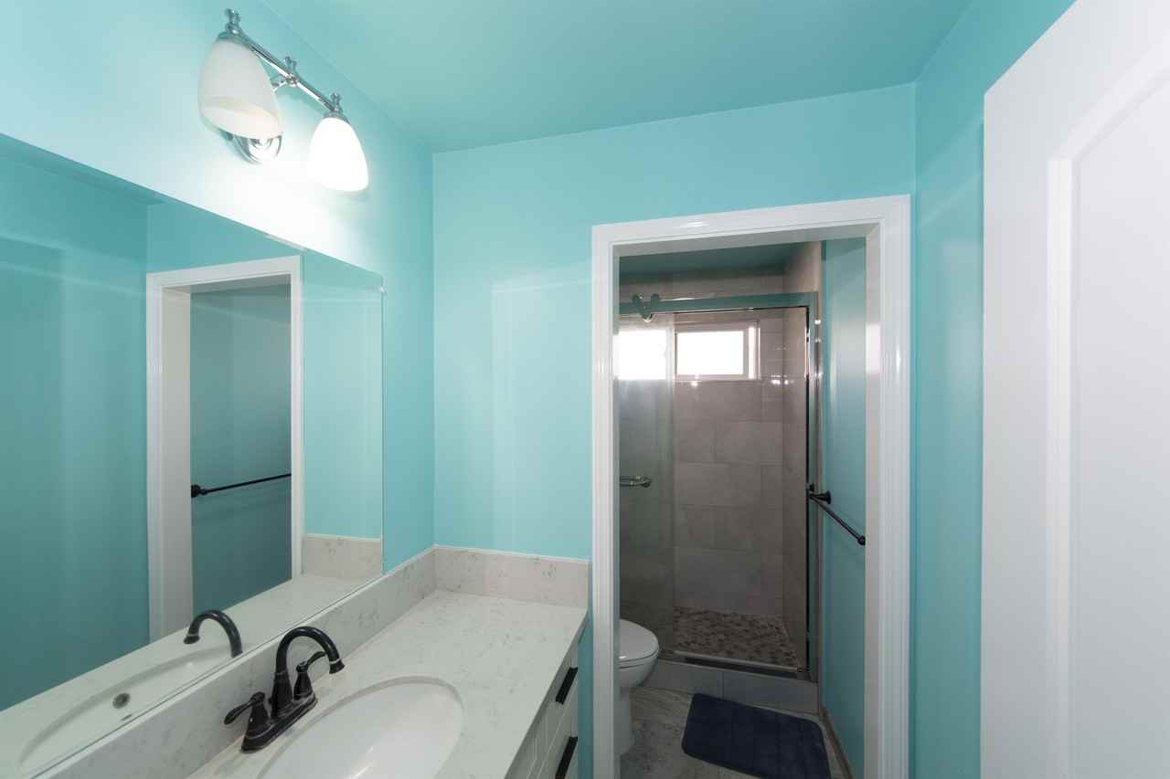 933 18th Ave - Photo 5 of 10