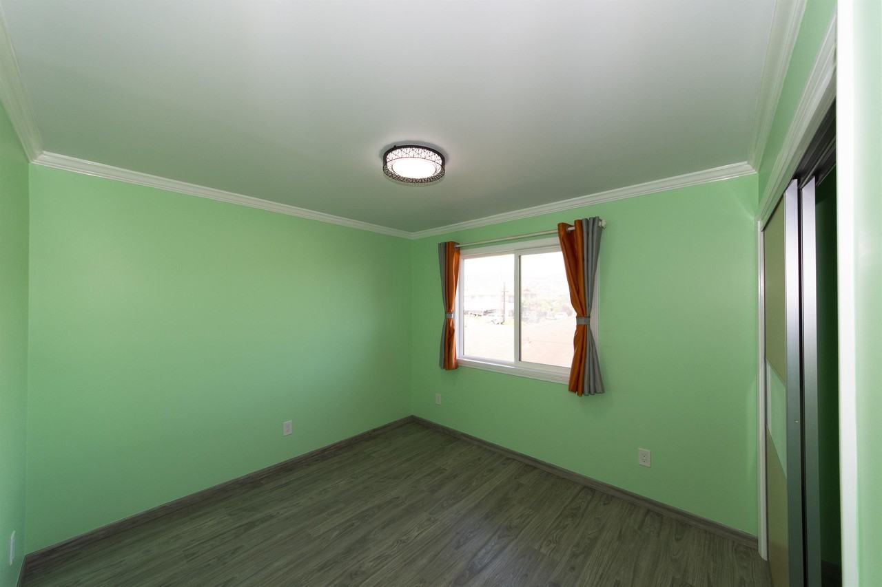 933 18th Ave - Photo 6 of 10